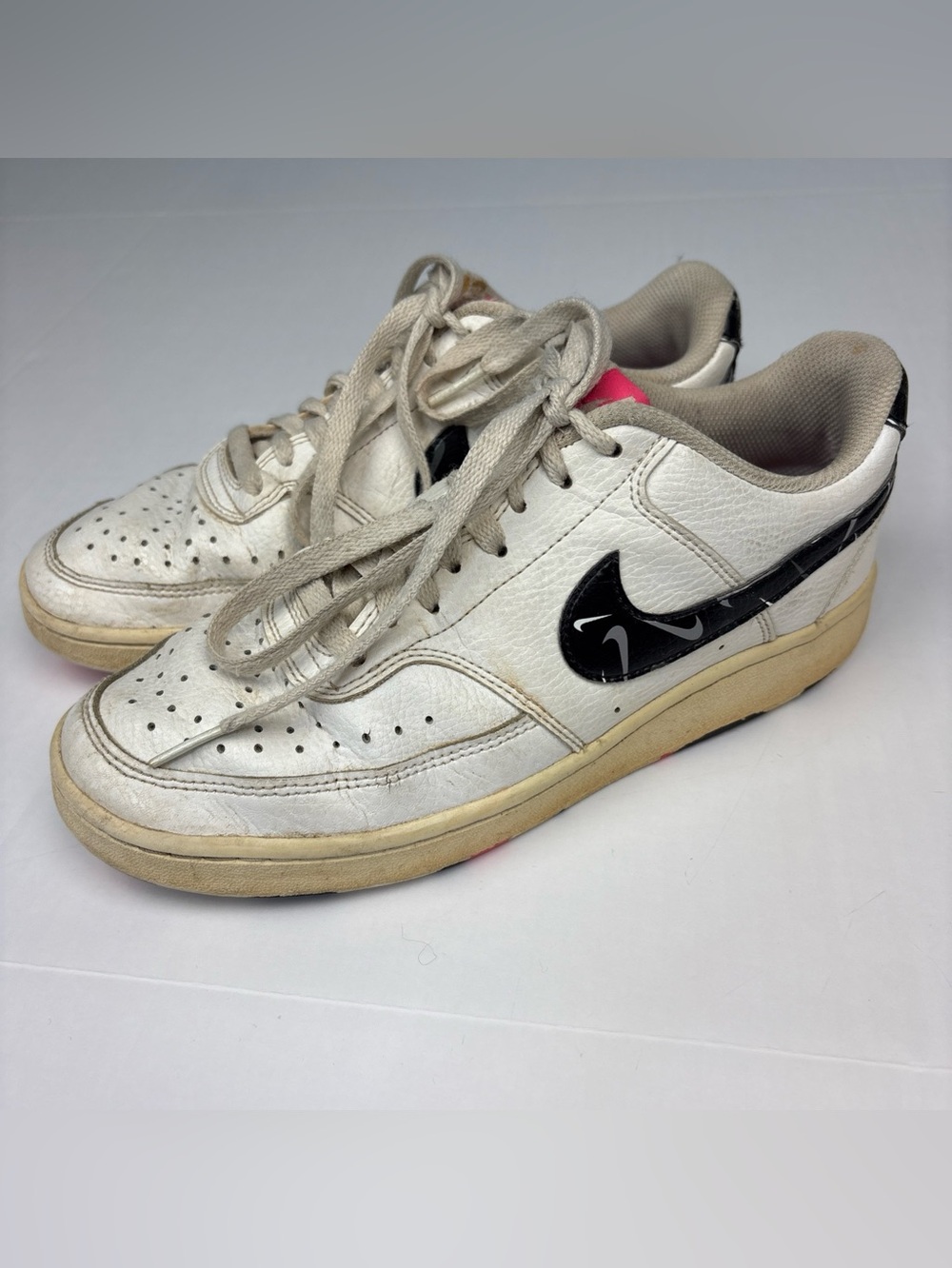 Nike Women 7.5 Sneakers Shoes DM8079-100 White Black Swoosh Court Vision Low